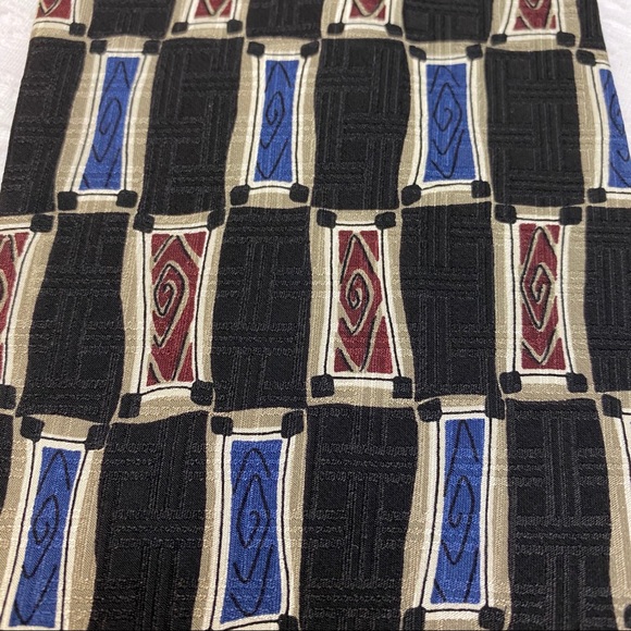 Gordon Thomas Collectibles Silk Tie. - Picture 3 of 7